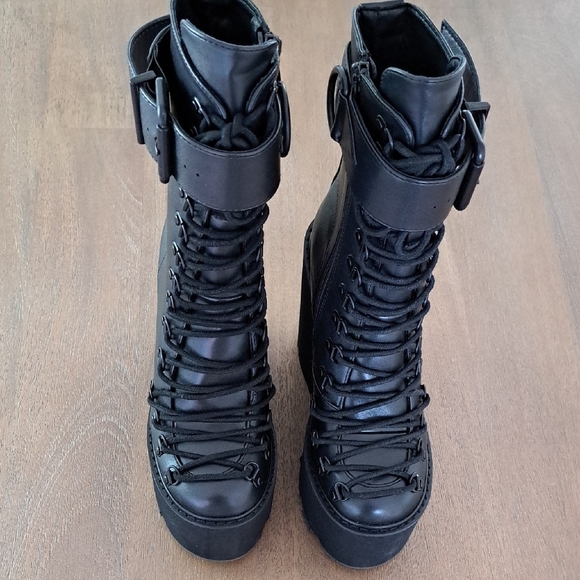 Dolls Kill Shoes - Dolls Kill Current Mood Traitor Boots - Color: Black - Size: 7